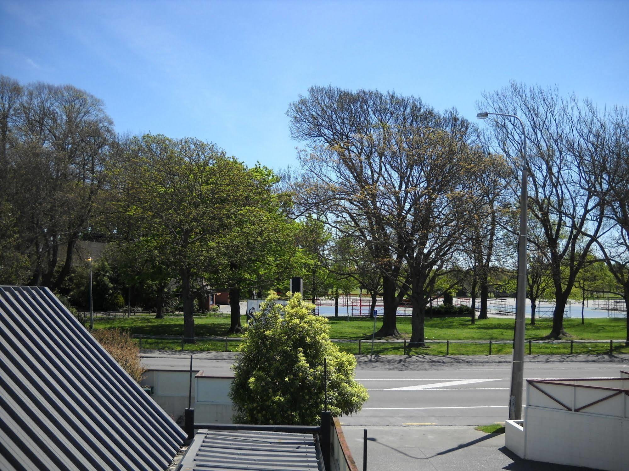 Gothic Heights Motel Christchurch Exterior photo